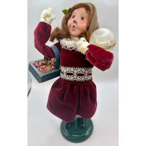 Byers Choice Caroler Girl With Snow Globe #44 of 100 Signed Dated 2006